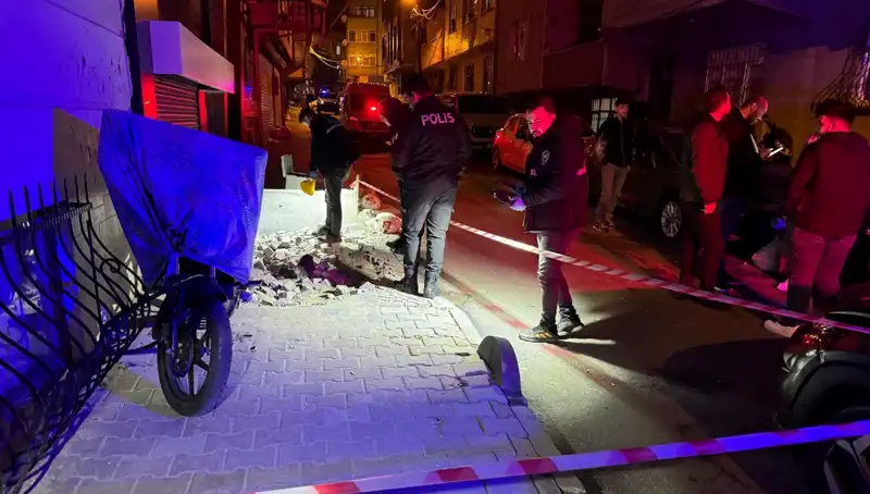 Küçükçekmece'de Plakasız Motosikletle Gerçekleşen Saldırı Korku Sardı