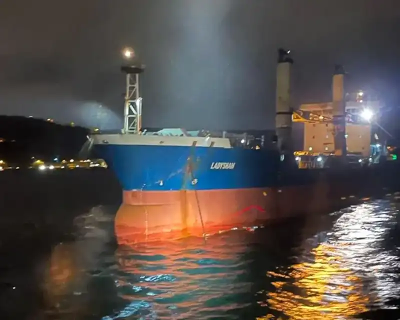 İstanbul Boğazı’nda Kuru Yük Gemisi Arızalandı: Trafik Aksadı