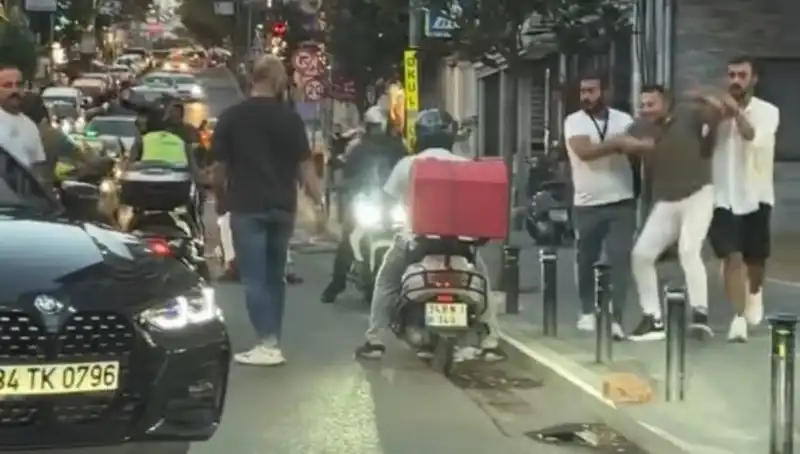 Nişantaşı'nda Yol Verme Kavgası: Sopalı Kadına Saldırı!