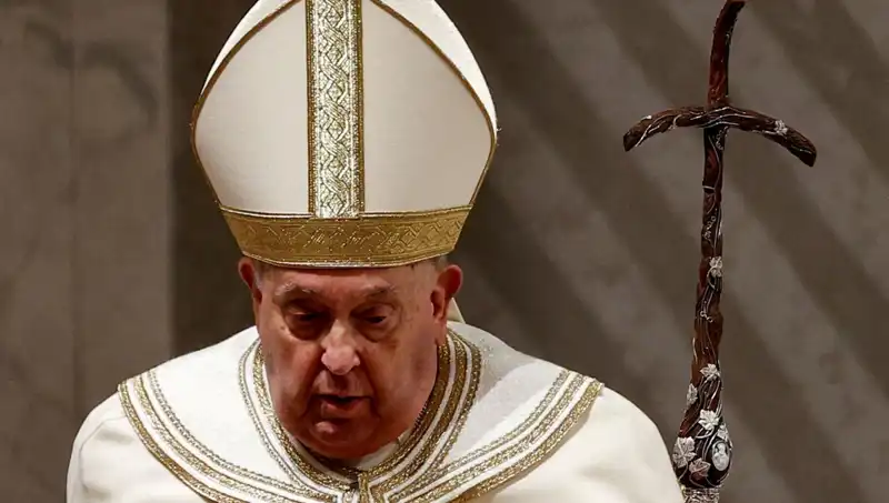 Vatikan'da Endişe Dolu Bekleyiş: Papa Francis Hastanede Tedavi Altında