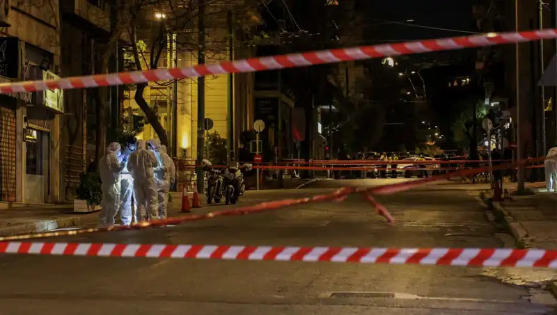 Atina'da Şüpheli Çantanın Patlamasıyla Panik Anları