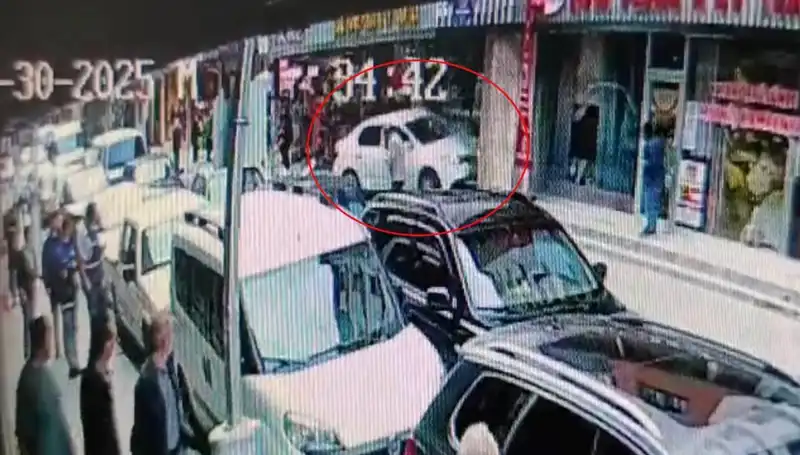 Alkollü Sürücünün Mağaza Baskını: İki Çocuk Son Anda Kurtuldu!