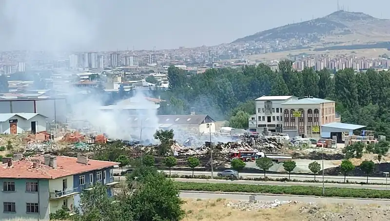 Otluk Alanında Korkutan Yangın: Depo Küle Döndü!