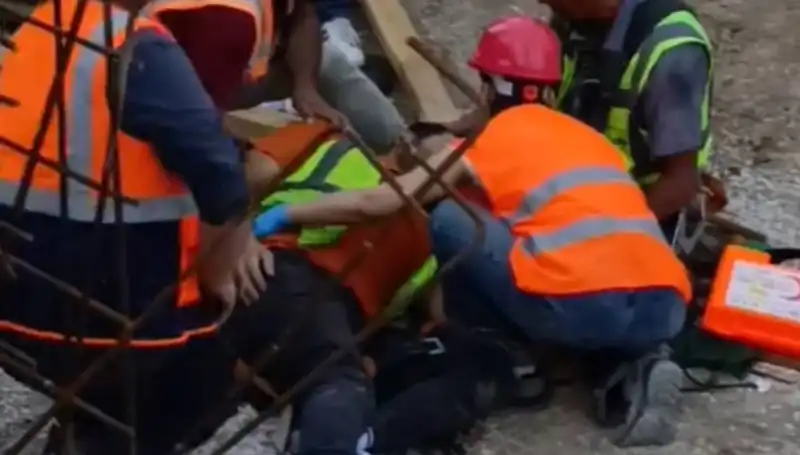 Adana'da İnşaat Kazası: İki İşçi Yaralandı, Tedavi Altına Alındı