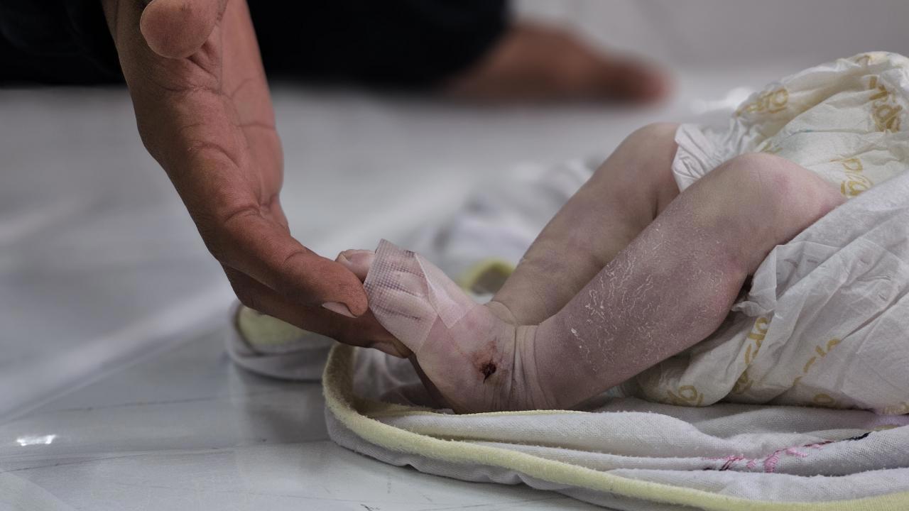 Gazze'de Soğuktan Korunmak İçin Nöbetçiler İş Başında
