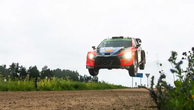 Otomobil Rallisinde Korkunç Kaza: 2 Seyirci Hayatını Kaybetti