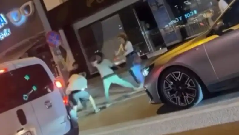 Cadde Boks Turnuvası: Adrenalin Dolu Anlar ve Unutulmaz Kavgalara Tanıklık Edin!