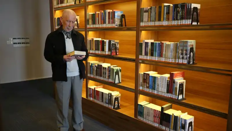 71 Yıl Boyunca Okuma Tutkusu: 8 Yaşında Başladı, Hala Devam Ediyor