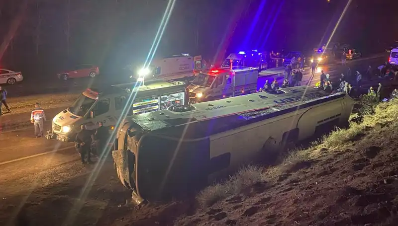 İşçi Servisi Şarampole Devrildi: 23 Kişi Yaralı, Olay Yerinde Neler Oldu?