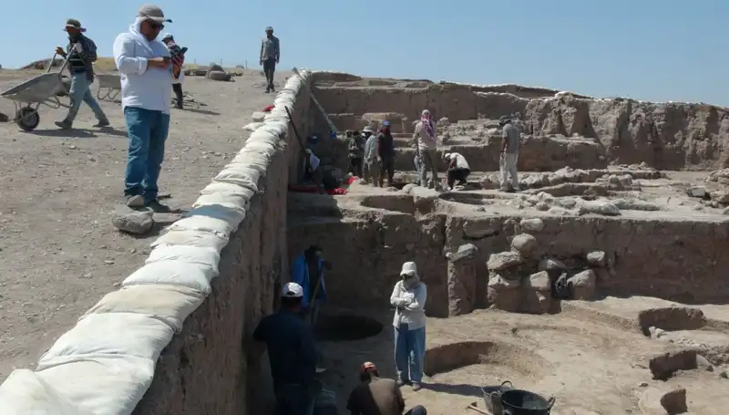 Oylum Höyük’te Sıcak Havalara Rağmen Kazı Çalışmaları Devam Ediyor