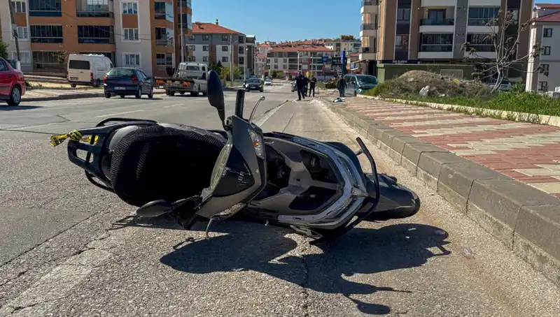 Uşak'ta Feci Kaza: Hafif Ticari Araç ve Motosiklet Çarpıştı