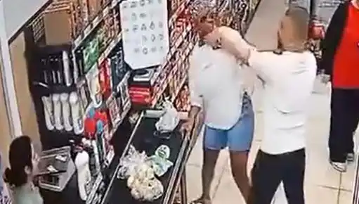 Market Kasa Sırasında Çocuklarının Gözleri Önünde Yaşanan Şok Olay