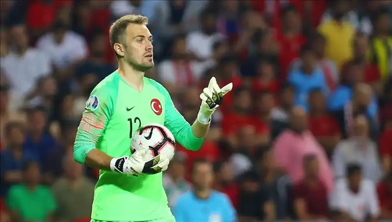 Milli Kaleci Mert Günok'tan Şaşırtan Açıklama: Futbolu Ne Zaman Bırakacak?