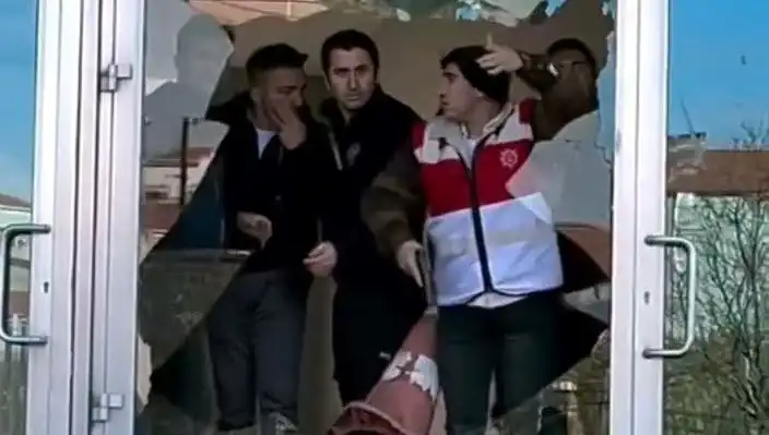 Maçta Gergin Anlar: Taraftar Kavgası Stadyumu Sarsıldı