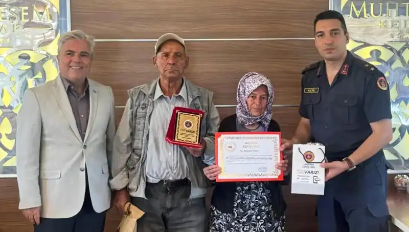 Yaşlı Çiftin Duygulandıran Bağışı: Evi Jandarmaya Verdiler
