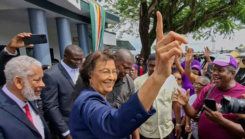 Surinam'da Tarihi Bir An: İlk Kadın Devlet Başkanı Seçildi