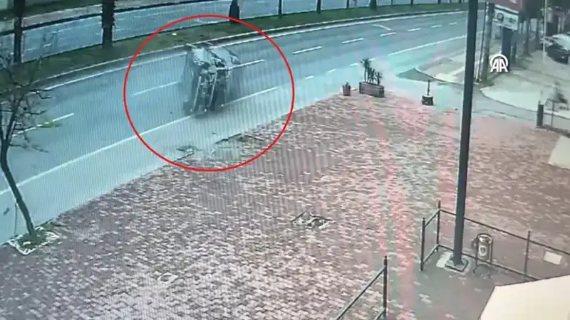 Güvenlik Kamerasına Yansıyan Korkunç Kaza: İki Yaralı!