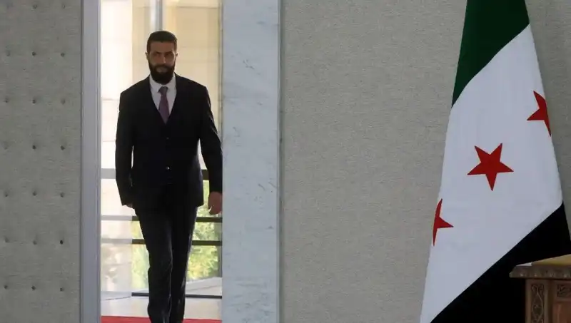 Paris’te Şara-Macron Zirvesi: Fransa’nın Suriye’ye Yeni Destekleri Konuşulacak