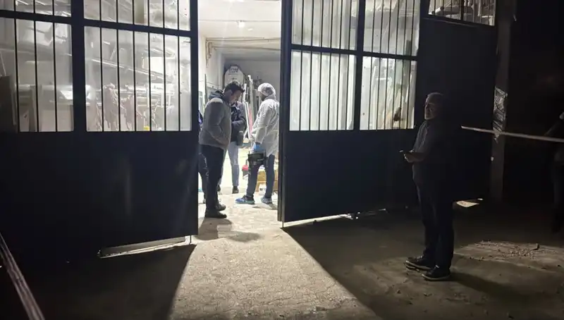 İş Yerinde Korkunç Cinayet: Battaniyeye Sarılı Cansız Bedeni Bulundu!