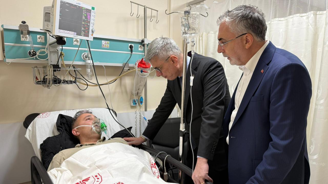 Bakanlar, Yaralıları Ziyaret Ederek Geçmiş Olsun Diledi