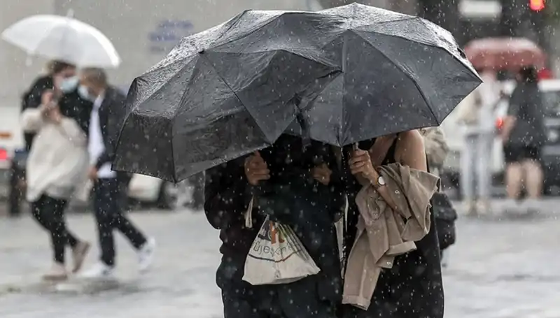 Kış Soğuğu İstanbulluları Vurdu: Sağanak Yağışlar Günlerce Devam Edecek!