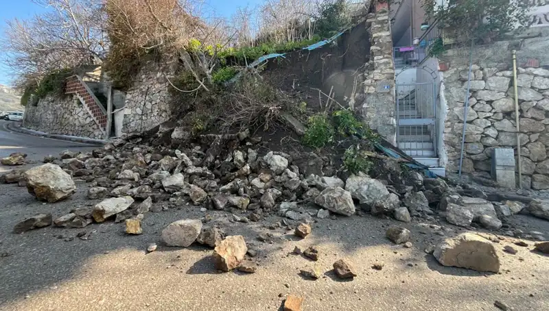 İstinat Duvarı Çöktü: Şehirde Kazalar Artıyor, Önlemler Acil!