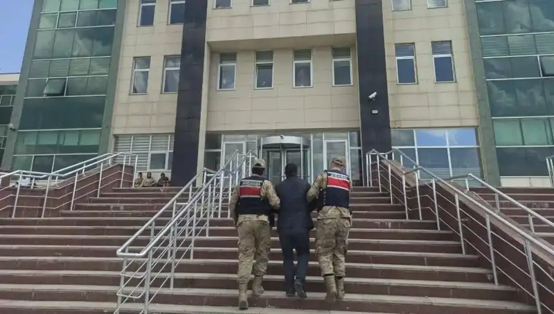 Hapis Cezasından Kaçış Yok! Aranan Şahıs Saklandığı Yerde Ele Geçirildi