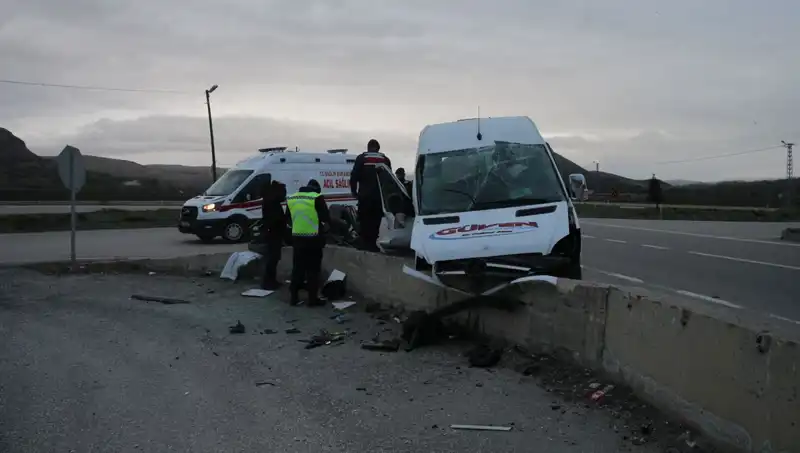 İşçi Servisi İstinad Duvarına Çarptı: Kazanın Detayları Ortaya Çıktı