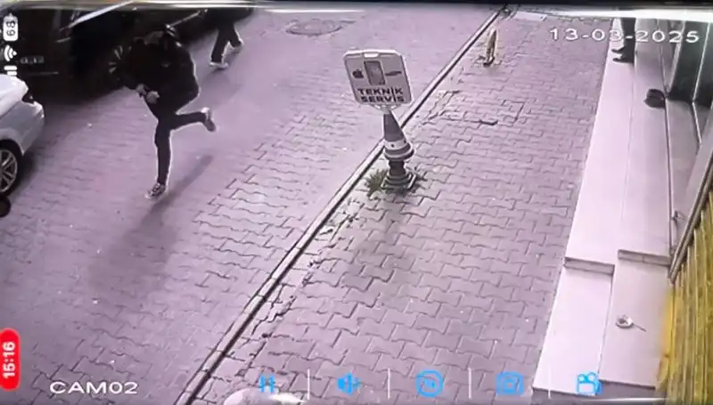 İstanbul’da Silahlı Saldırı: Bacaklarından Vurulan Adamın Hayat Mücadelesi