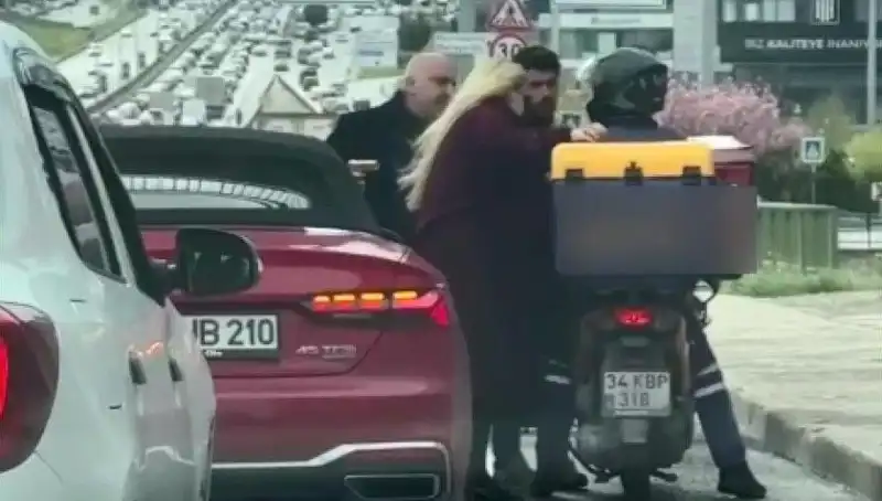 D-100'de Dehşet Anları: Motokuryeye Silah Çeken Olayın Sırrı Ne?
