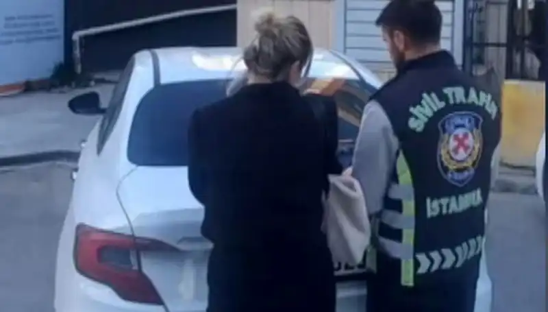 Kadıköy'de Drift Atan Kadın Sürücüye 48 Bin Lira Ceza Kesildi