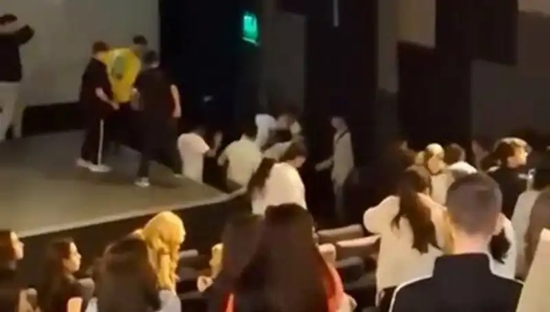 Rapçi Çakal’ın Hayranları Arasında Gerginlik: Kavga Neden Çıktı?