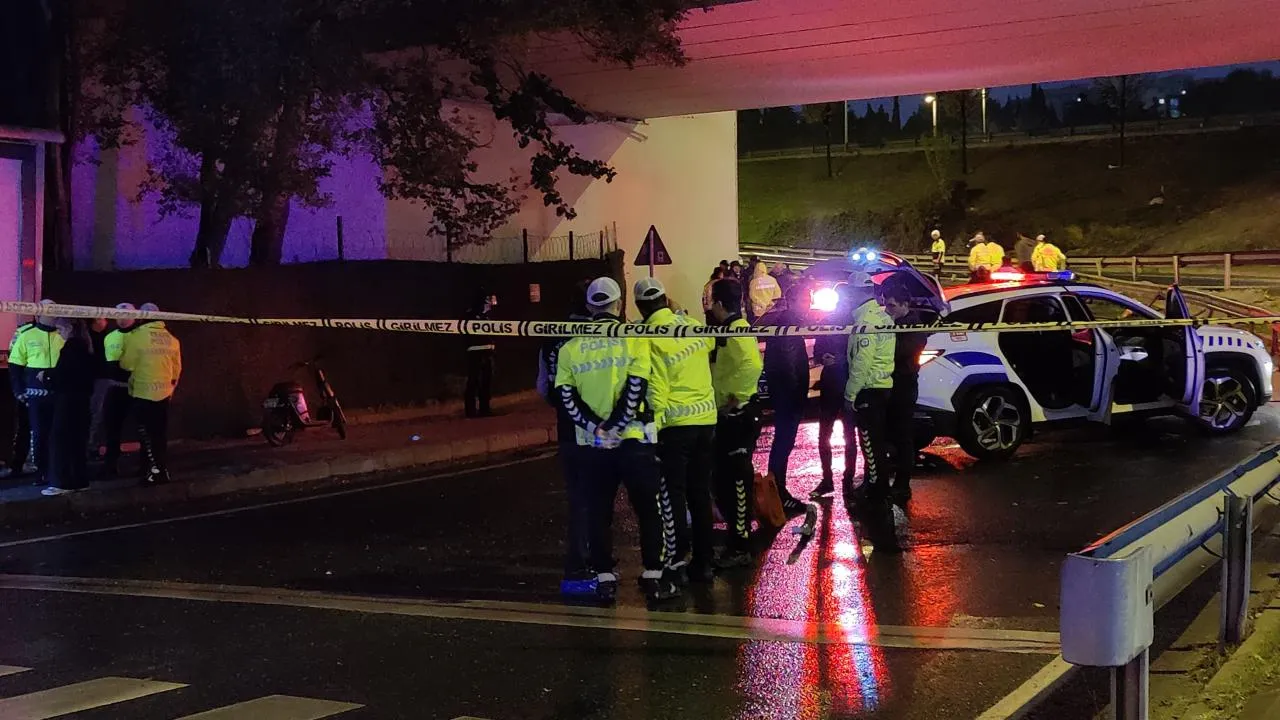 İstanbul’da İETT Otobüsü Polis Aracına Çarptı: 1 Polis Şehit Oldu