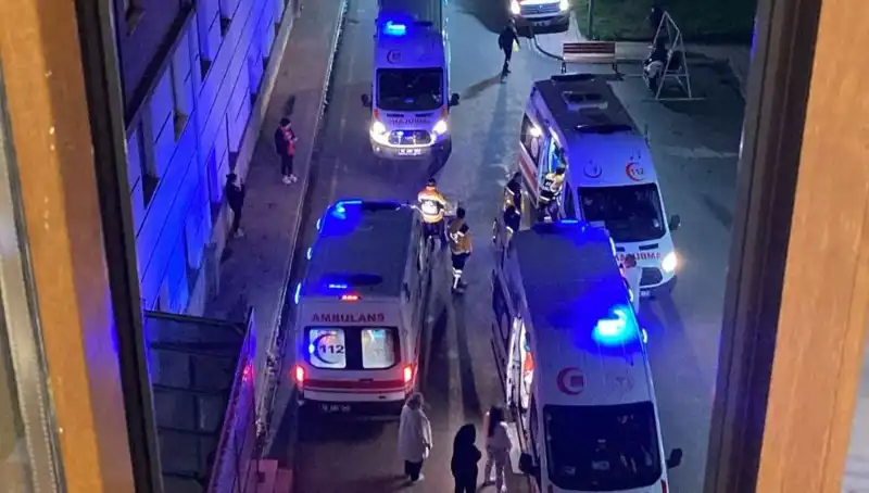 : Akşam Yemeğinden Sonra Zehirlenme: 53 Öğrenci Hastaneye Kaldırıldı!