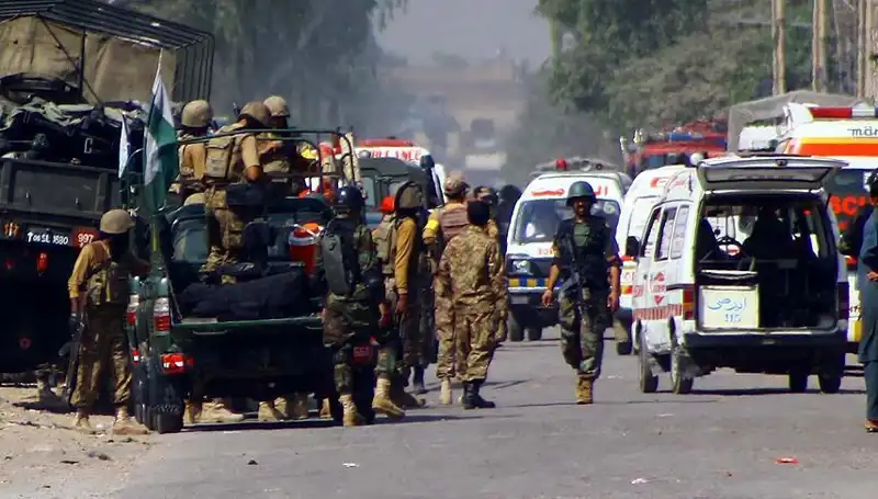 Pakistan'da Camiye Bombalı Saldırı: Yaralı Sayısı Artabilir
