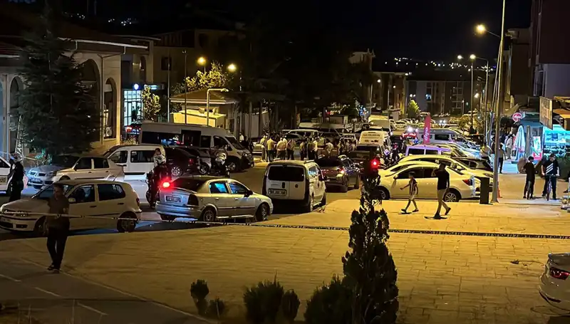 İki Aile Arasında Gereksiz Kavga: 1'i Ağır, 3 Yaralı