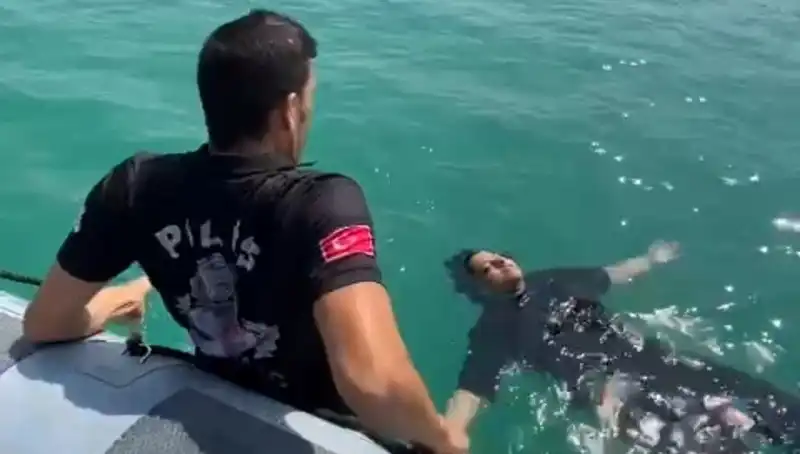 Göz Göre Göre Tehlike! Baraj Gölüne Düşen Kadın Kurtarıldı