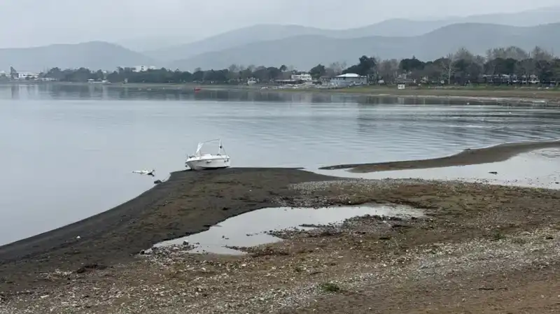 İznik Gölü'nde Kuraklık Korkutuyor: Su Seviyesi Düşmeye Devam Ediyor