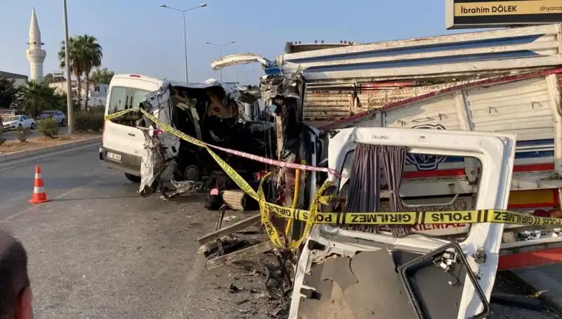 Mersin'de Tatil Yolunda Feci Kaza: Hayatını Kaybedenlerin Kimlikleri Açıklandı