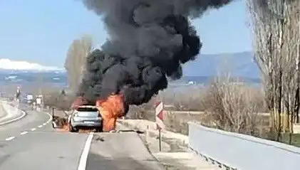 Kütahya'da Otomobil Yangını Paniğe Neden Oldu: Seyir Halindeyken Alev Aldı!