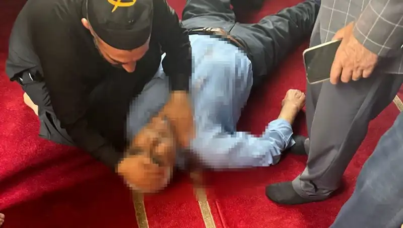 Camide Namaz Kılarken Bıçaklanan Kişi Hayatını Kaybetti: Olayın Detayları