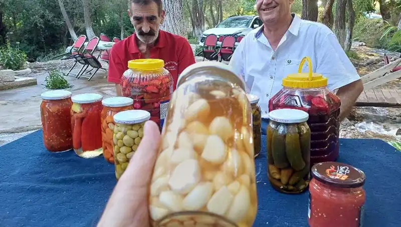 Araban Sarımsağı ile Yapılan Turşular: Şifa Kaynağınız Olacak!