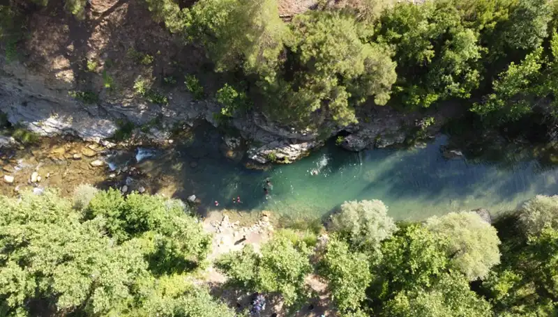 Adana’da Nem Oranı Zirveye U çıktı, Yaylacılar Doğal Sularla Serinliği Aradı