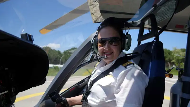 Türkiye'nin Tek Kadın Ambulans Helikopter Pilotu: Zorluklarla Dolu Bir Hikaye