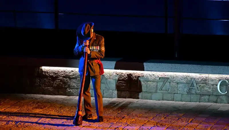 Anzak Koyu’nda Duygusal Şafak Ayini: Hatıralar Tazelendi