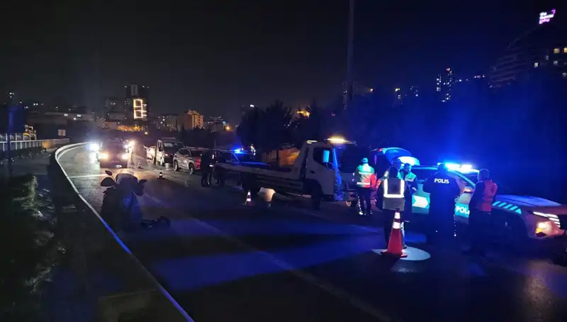 TEM Otoyolu'nda Şok Edici Kaza: Yatan Kişi Meterelerce Sürüklendi