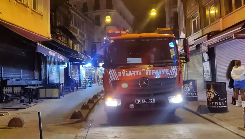 Beyoğlu'nda Faciaya Neden Olacak Kaza: Asansör Boşluğuna Düşen Müşteri Yaralandı