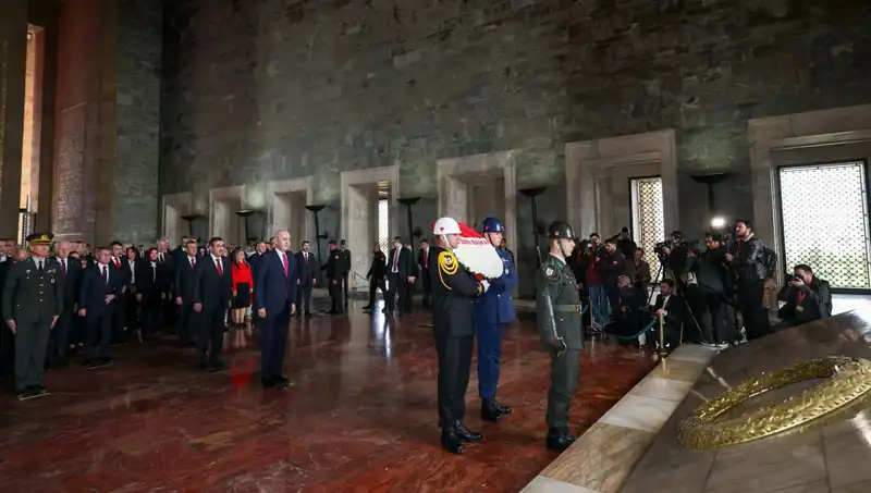 Devlet Erkanı Anıtkabir'de: Atatürk'ü Anma Töreni Coşkuyla Gerçekleşti