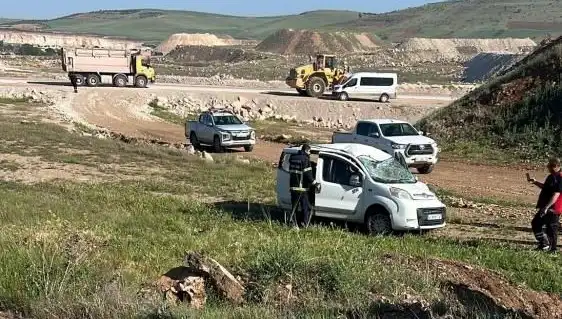 Mardin'de Trafik Kazası: Dört Kişi Yaralandı, Olay Anı Gözler Önünde!
