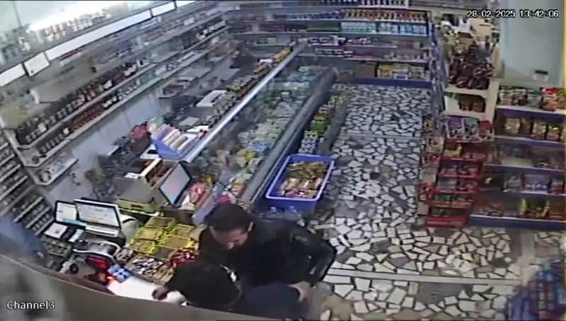 Cezaevi Firarisi, Marketteki Müşterileri Bıçakla Tehdit Etti!